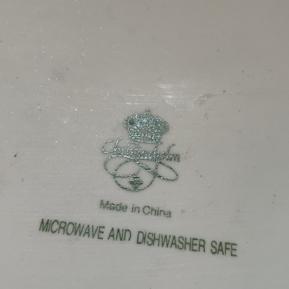 Christine Holm porcelain rose quiche baking dish. - Picture 2 of 2